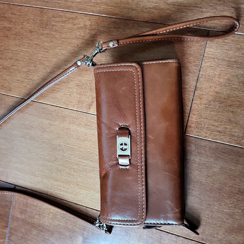 Giani Bernini wristlet